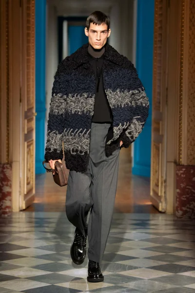 Look 19